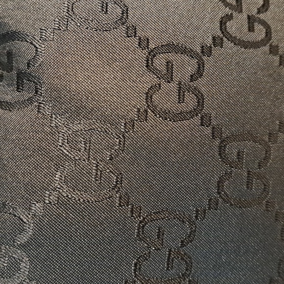 Gucci GG Canvas Shoulder Bag with COA EUC - Picture 3 of 17